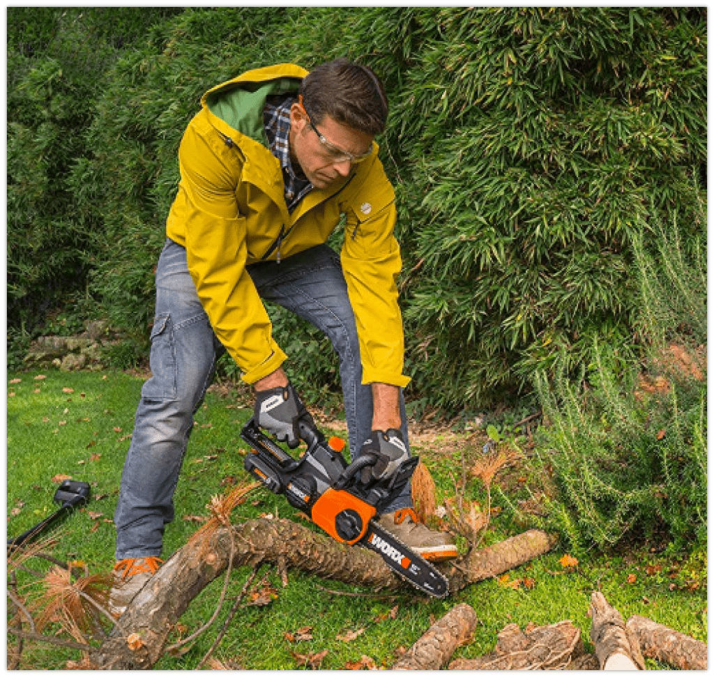 BLACK+DECKER 20V MAX Chainsaw Kit, Cordless, 10 inch, Tool-Free Chain  Tensioning, Oil Lubrication System, Battery and Charger Included (LCS1020)