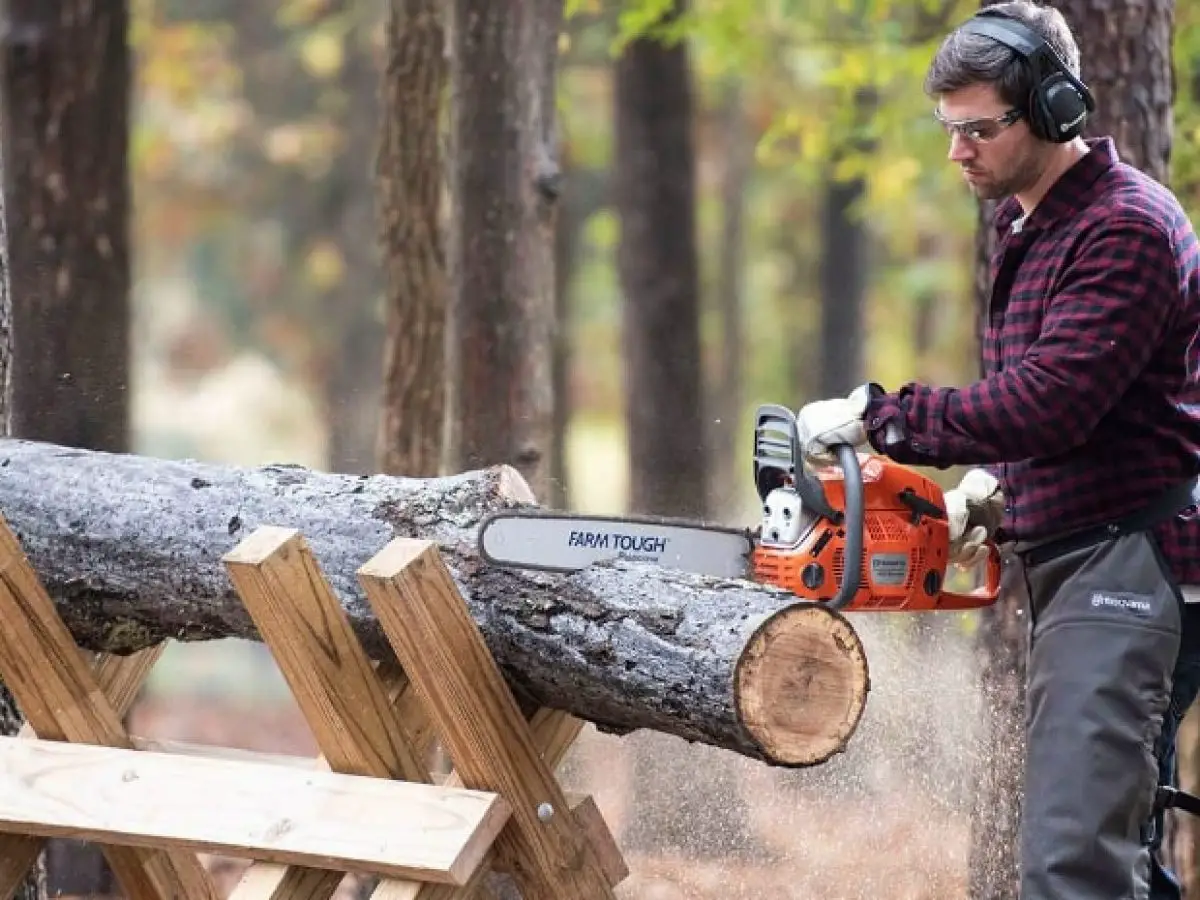 7 Best 20 Inch Chainsaw Reviews & Buying Guide 2023