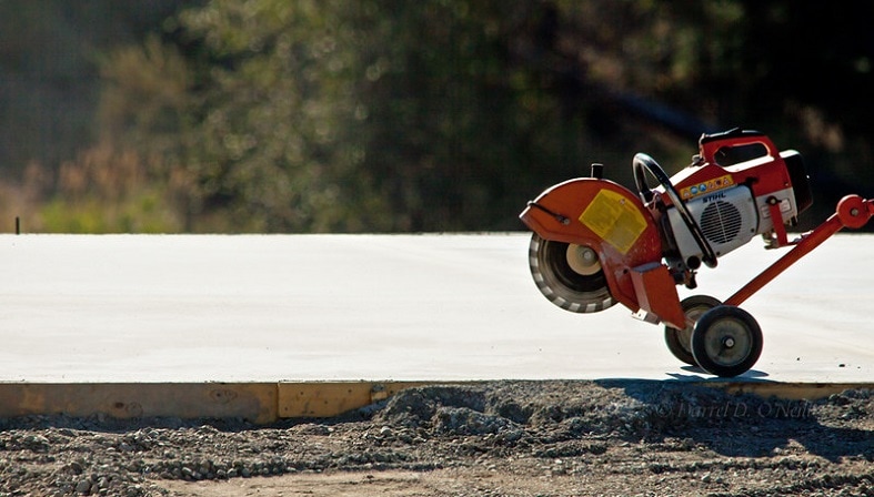 Walk behind concrete saw