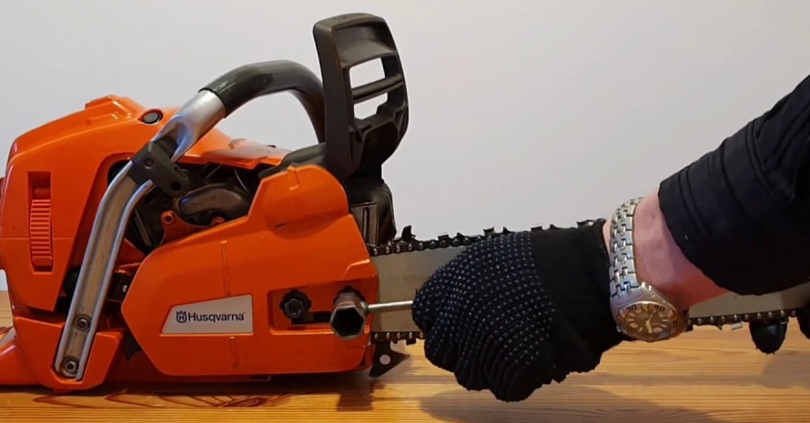 Adjust Chainsaw Husqvarna Chain