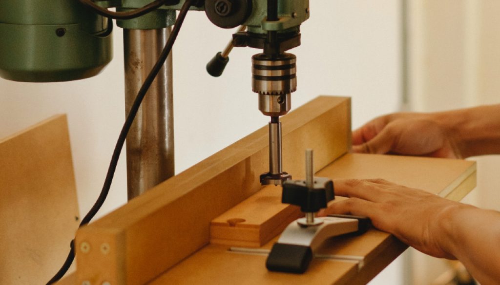 How to Use a Drill Press? Guide and Safeguards