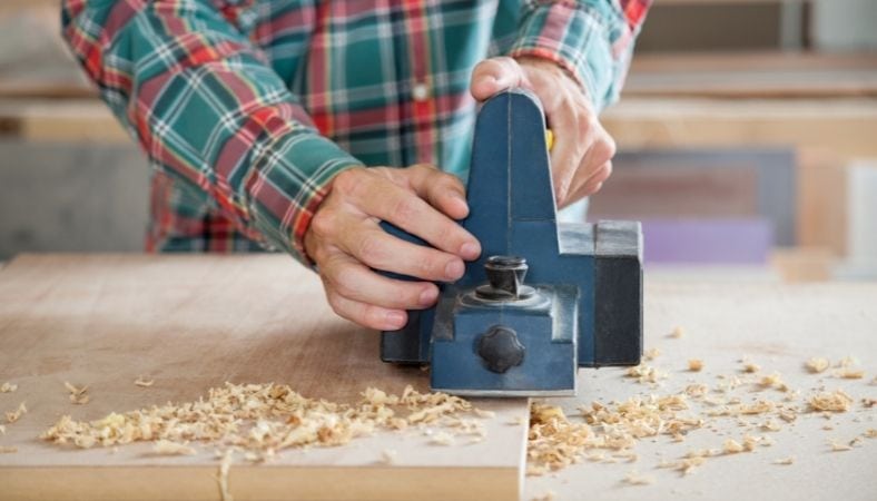 electric planer at work