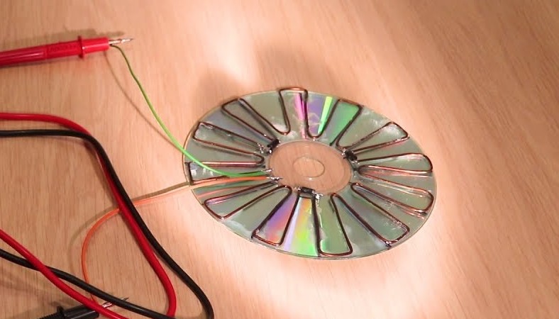 the solar panel from the disk lies on the table