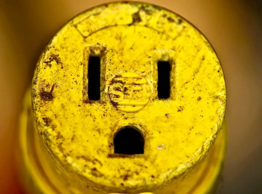 Close-up of the yellow socket connectors