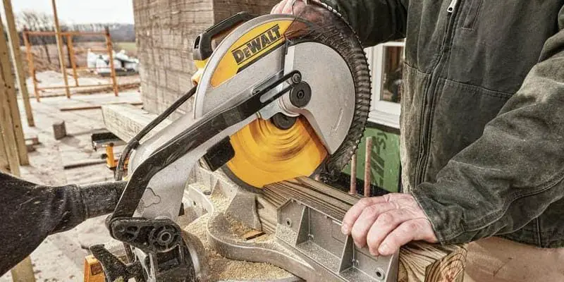 Best Sliding Miter Saw – The Ultimate Guide 2023