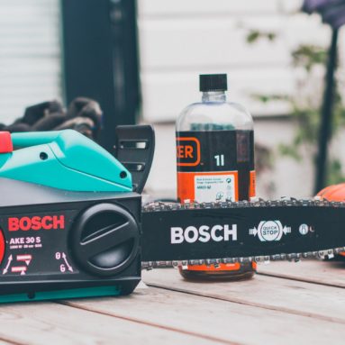 Best Chainsaw Oil – Why You Need to Oil Your Saw Regularly