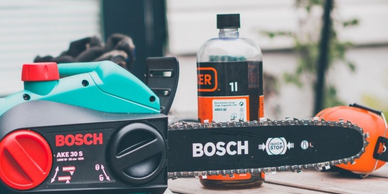 Best Chainsaw Oil – Why You Need to Oil Your Saw Regularly